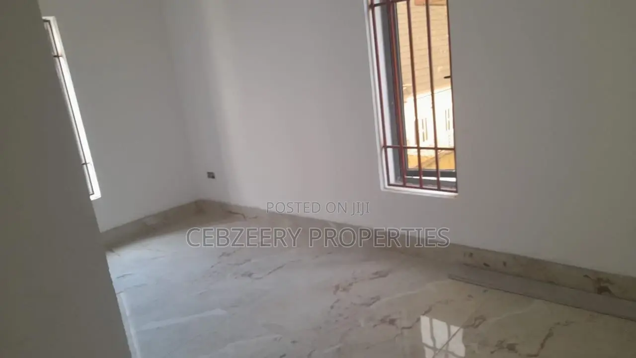 5bdrm Duplex in Omole Phase 2 for sale in Omole Phase 2