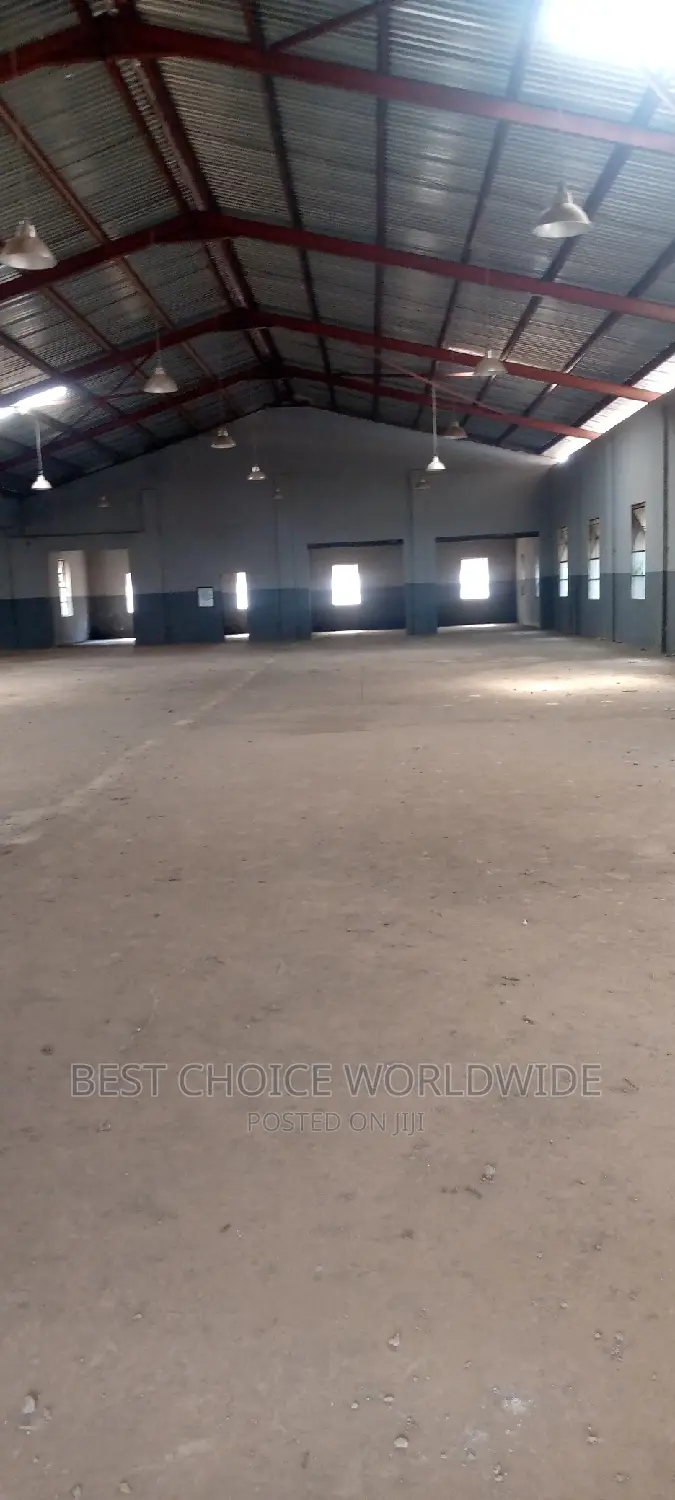 1200sqm Warehouse Close to Dugbe in Dugbe (Onireke)