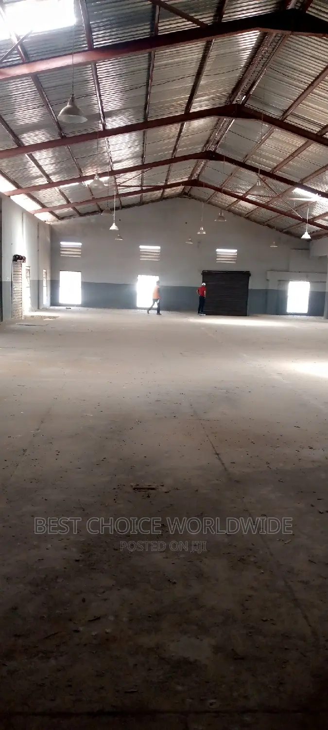 1200sqm Warehouse Close to Dugbe in Dugbe (Onireke)