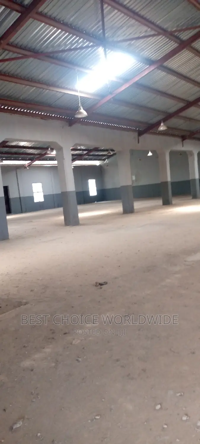 1200sqm Warehouse Close to Dugbe in Dugbe (Onireke)