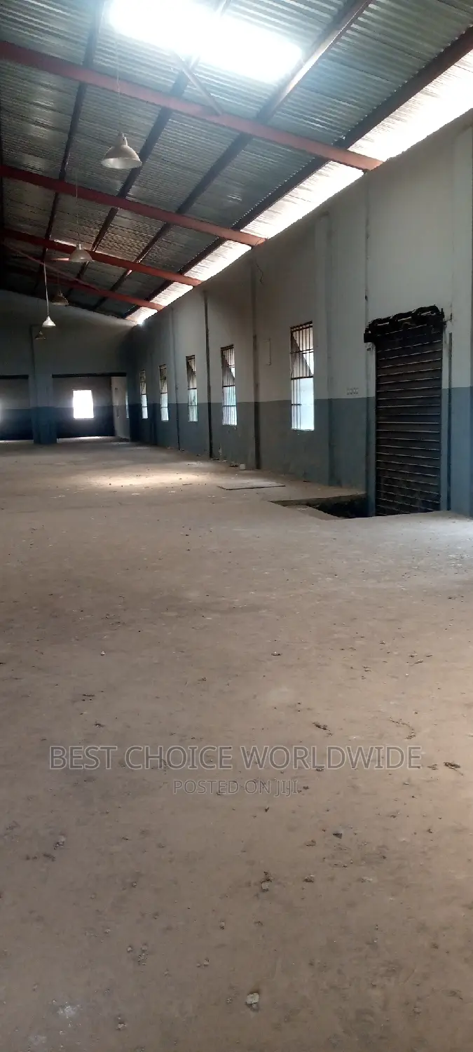1200sqm Warehouse Close to Dugbe in Dugbe (Onireke)