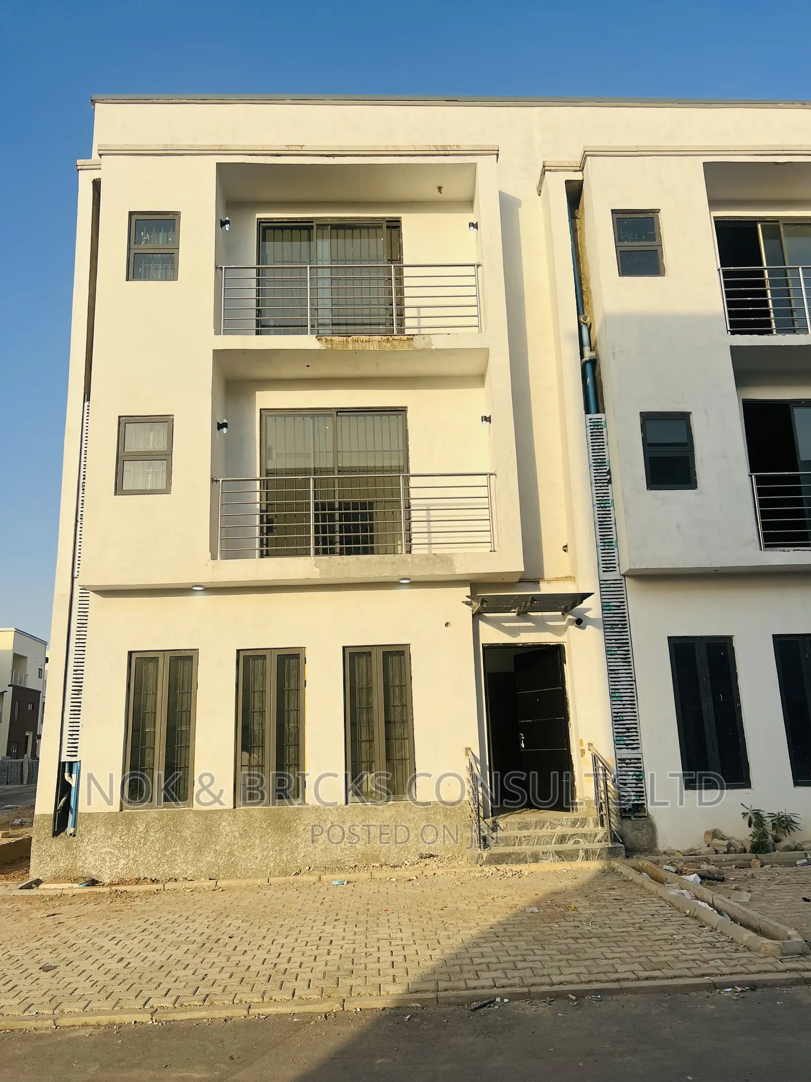 5bdrm Duplex in Stucks And Stones, Apo District for sale in Apo District