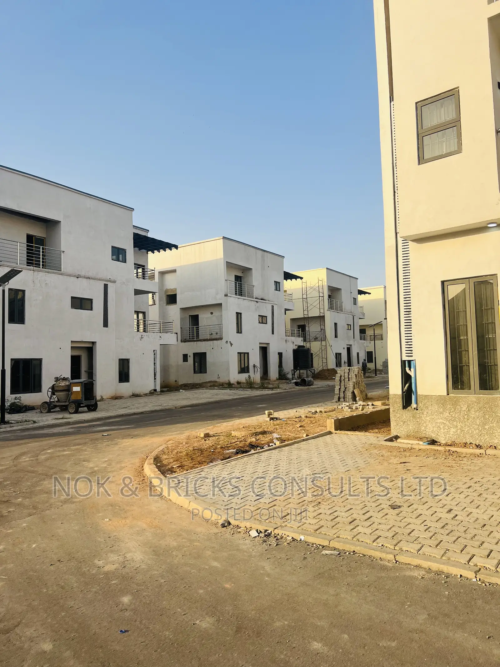5bdrm Duplex in Stucks And Stones, Apo District for sale in Apo District