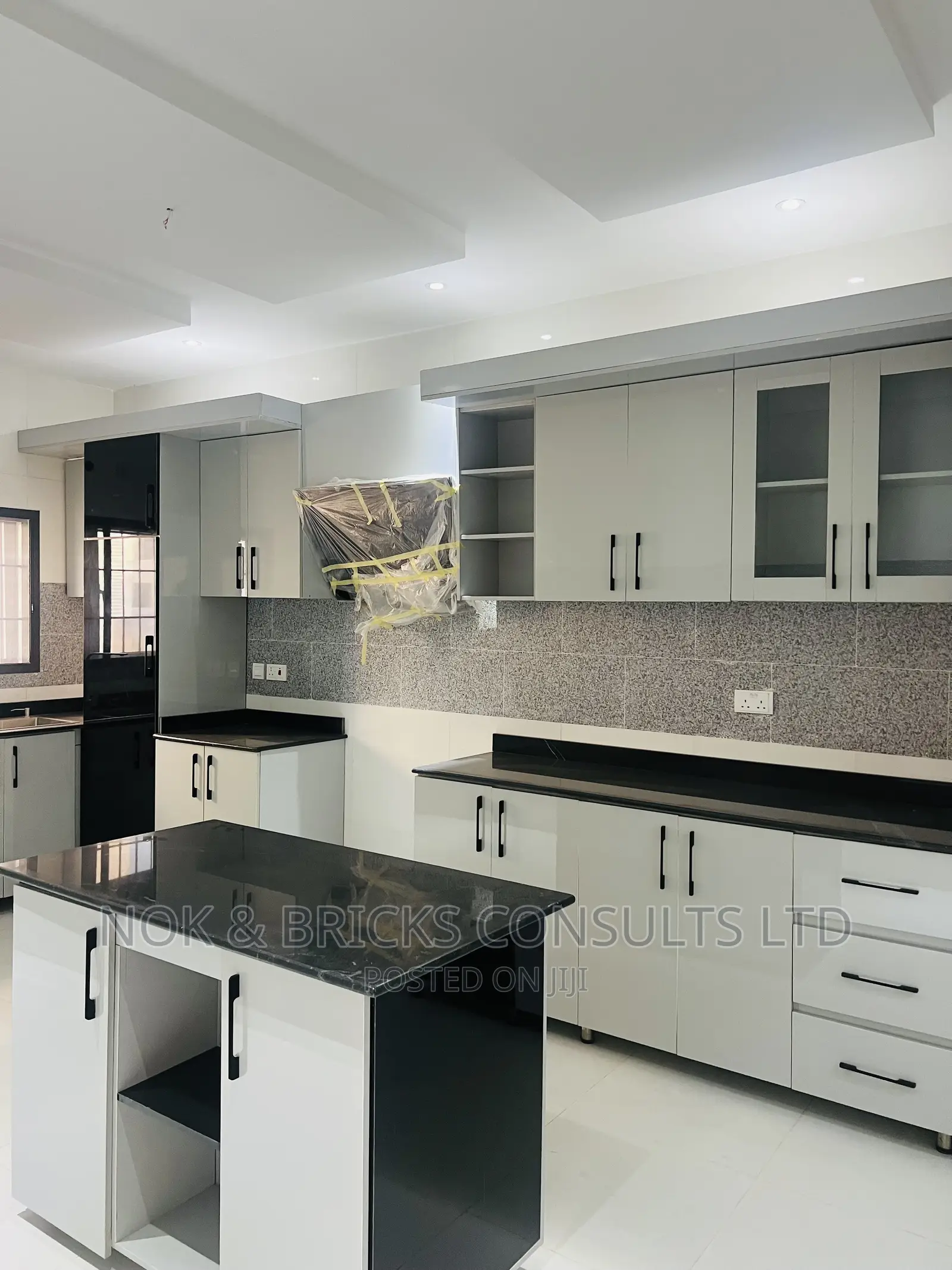 5bdrm Duplex in Stucks And Stones, Apo District for sale in Apo District