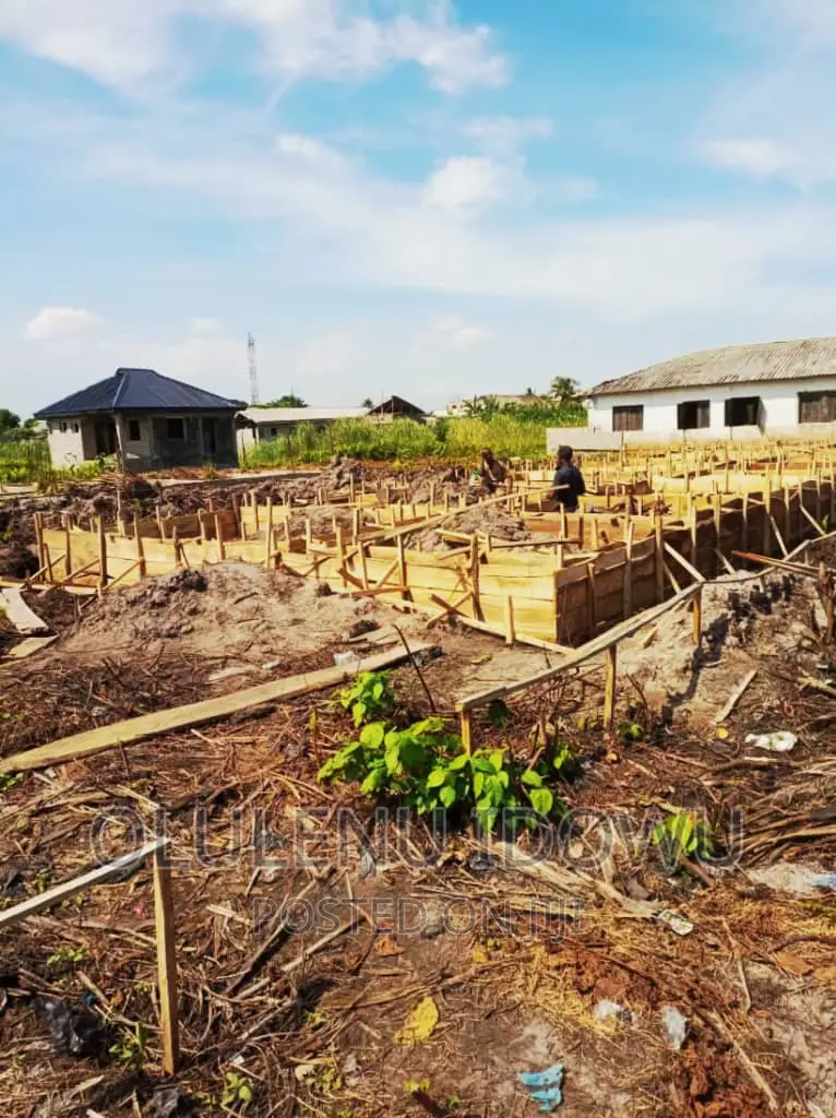 Furnished 2bdrm Block of Flats in Alimosho for sale in Alimosho