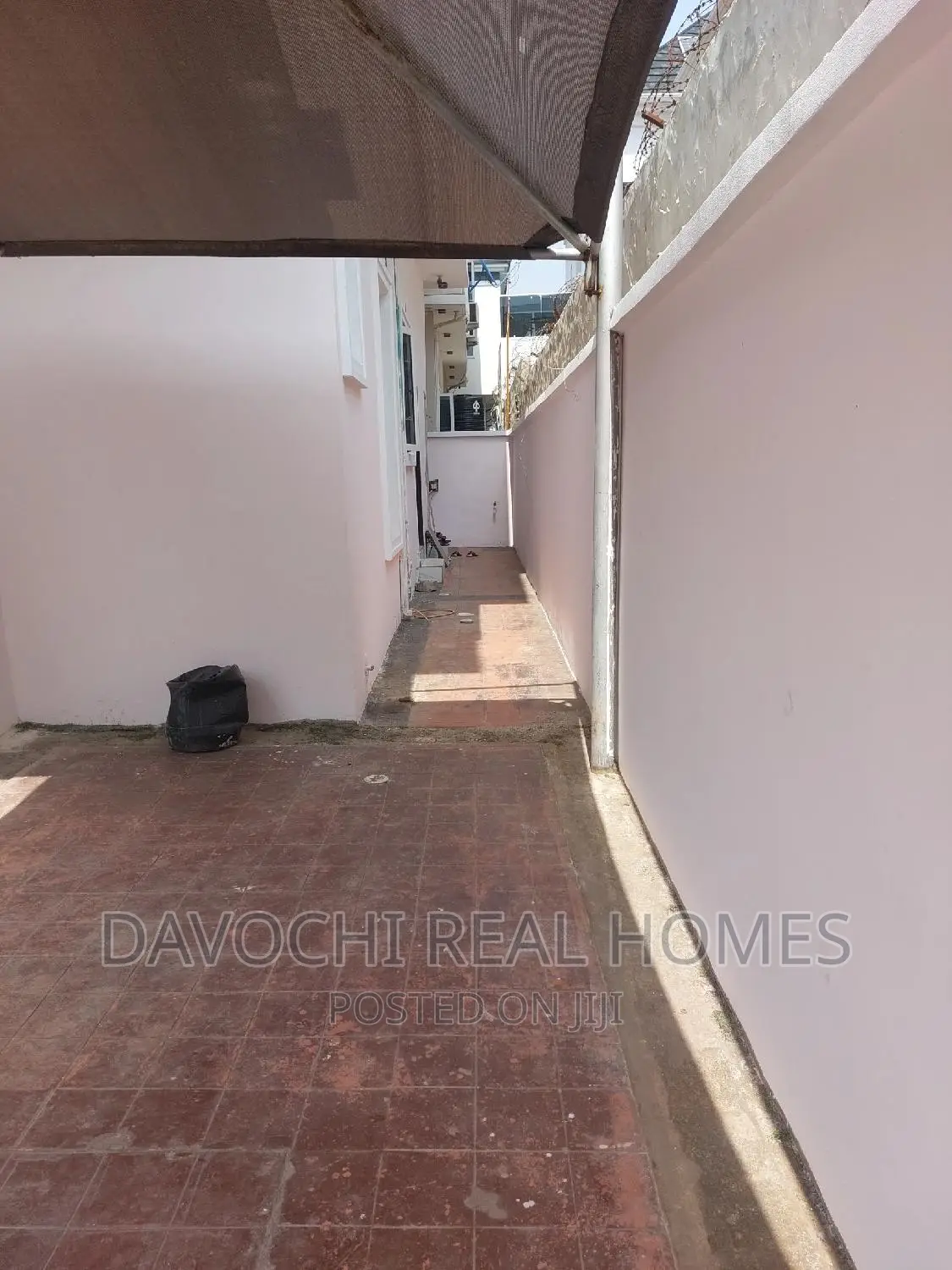 Newly Refurbished 4bedrooms Semi Detached Duplex With BQ in Lekki