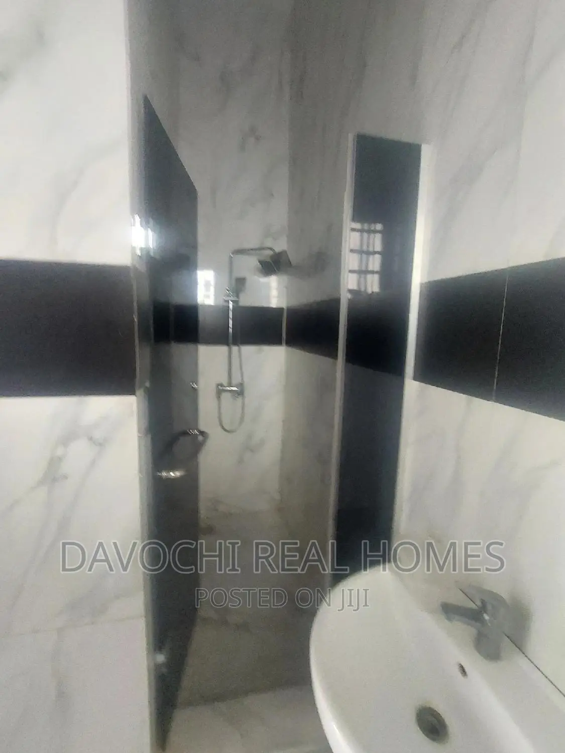 Newly Refurbished 4bedrooms Semi Detached Duplex With BQ in Lekki