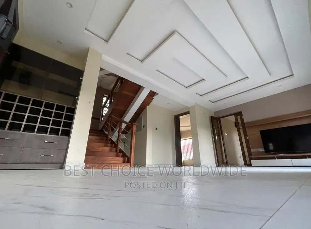 5bdrm Duplex in Golf View Estate,, Jericho for sale in Jericho