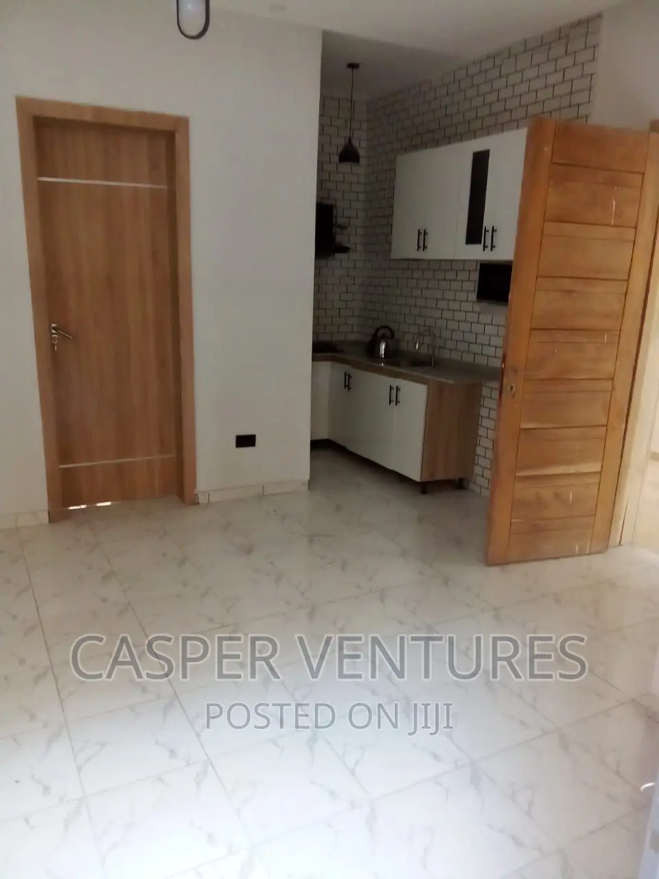 Studio Apartment in Alpha Beach, Chevron for rent in Chevron