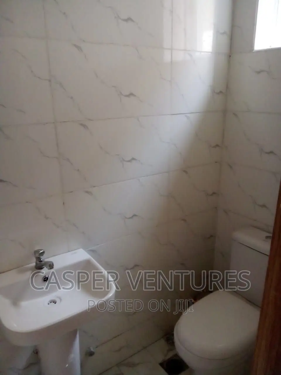 Studio Apartment in Alpha Beach, Chevron for rent in Chevron