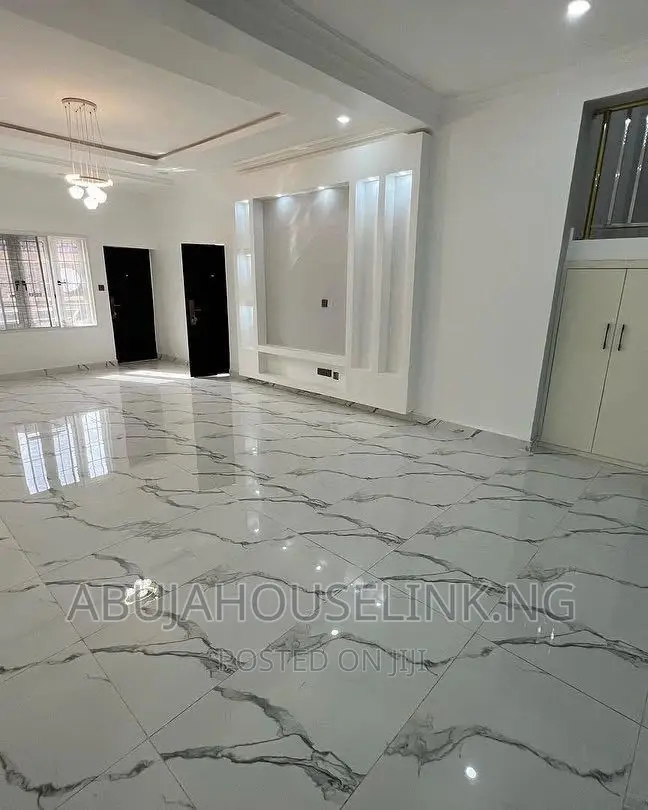 5bdrm Duplex in Apo Resettlement for sale in Apo Resettlement