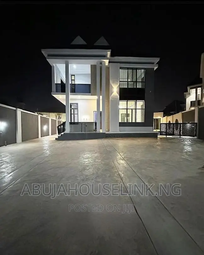 5bdrm Duplex in Apo Resettlement for sale in Apo Resettlement