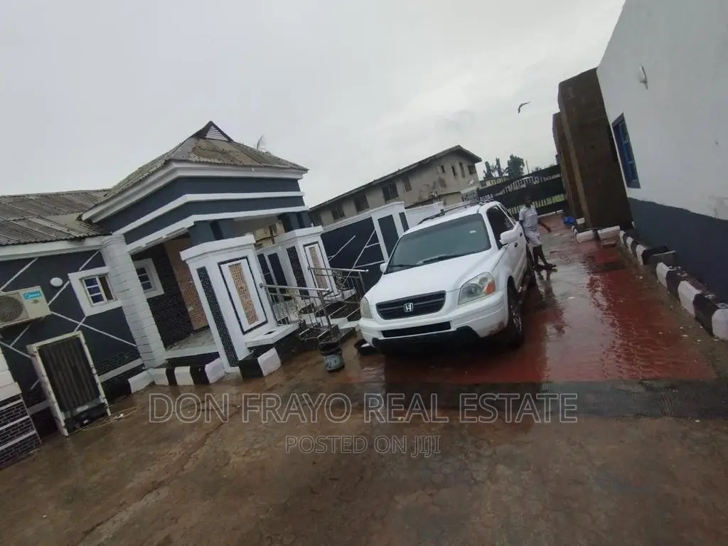 5bdrm Bungalow in Old Ife Road, Ibadan for sale in Ibadan
