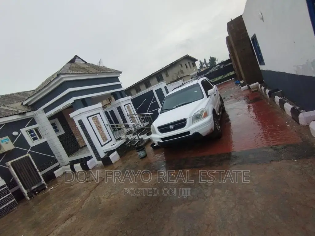 5bdrm Bungalow in Old Ife Road, Ibadan for sale in Ibadan
