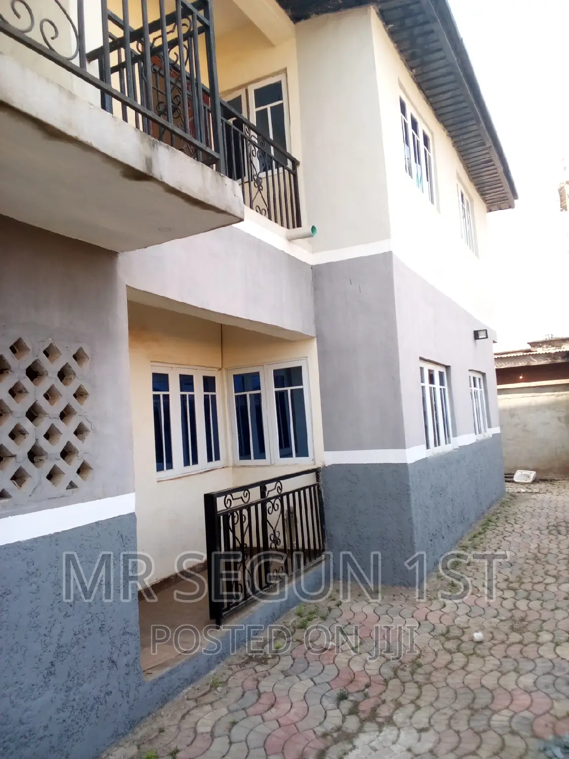 10bdrm Block of Flats in Double T Estate, Akala Express for sale in Akala Express