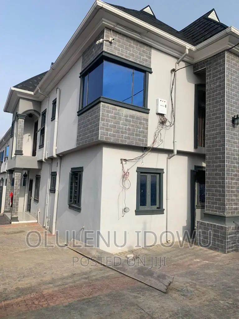 Furnished 3bdrm Duplex in Alimosho for sale in Alimosho