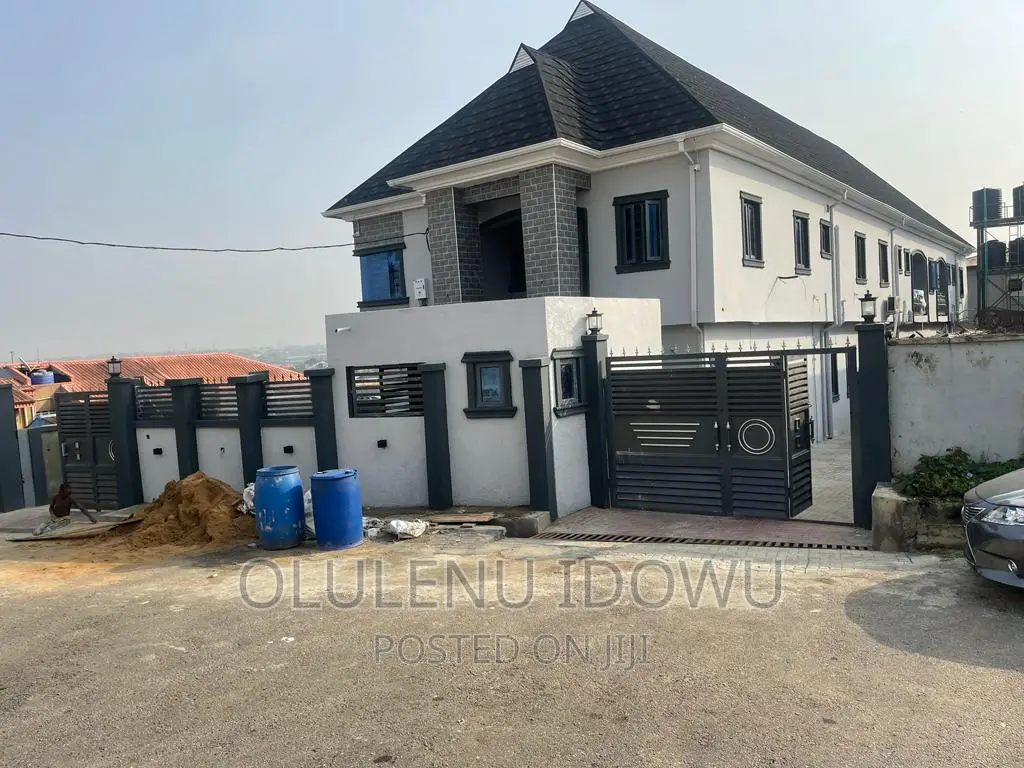 Furnished 3bdrm Duplex in Alimosho for sale in Alimosho