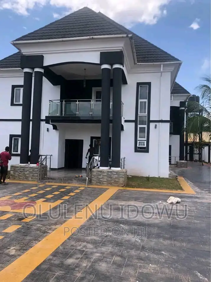 Furnished 5bdrm Duplex in Alimosho for sale in Alimosho