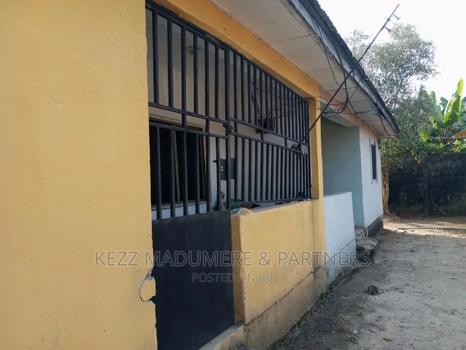 11bdrm Block of Flats in Elimbu Major Road By for sale in Elimbu