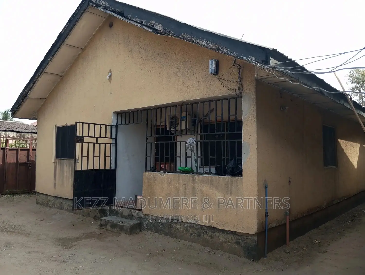 11bdrm Block of Flats in Elimbu Major Road By for sale in Elimbu