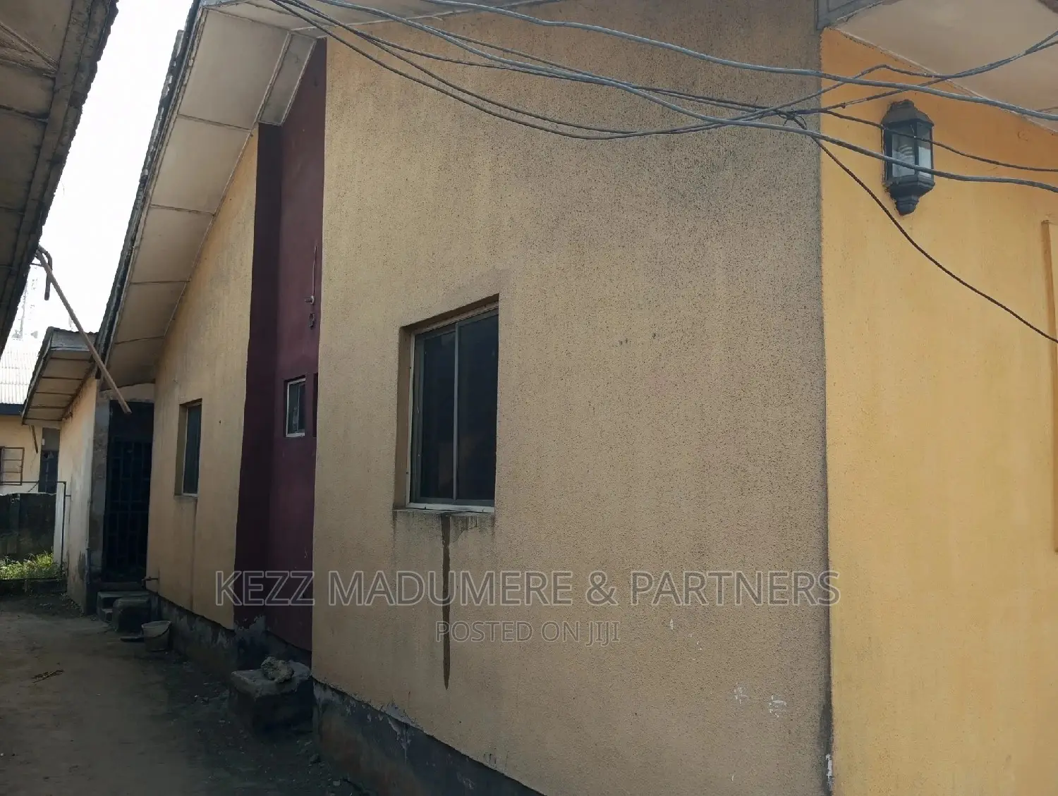 11bdrm Block of Flats in Elimbu Major Road By for sale in Elimbu