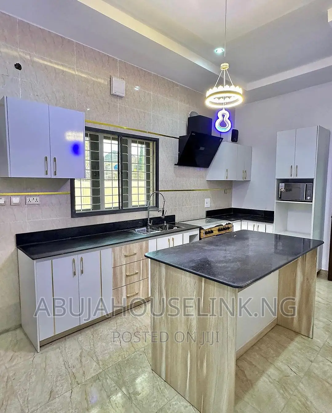5bdrm Duplex in App Resettlement for sale in Apo Resettlement