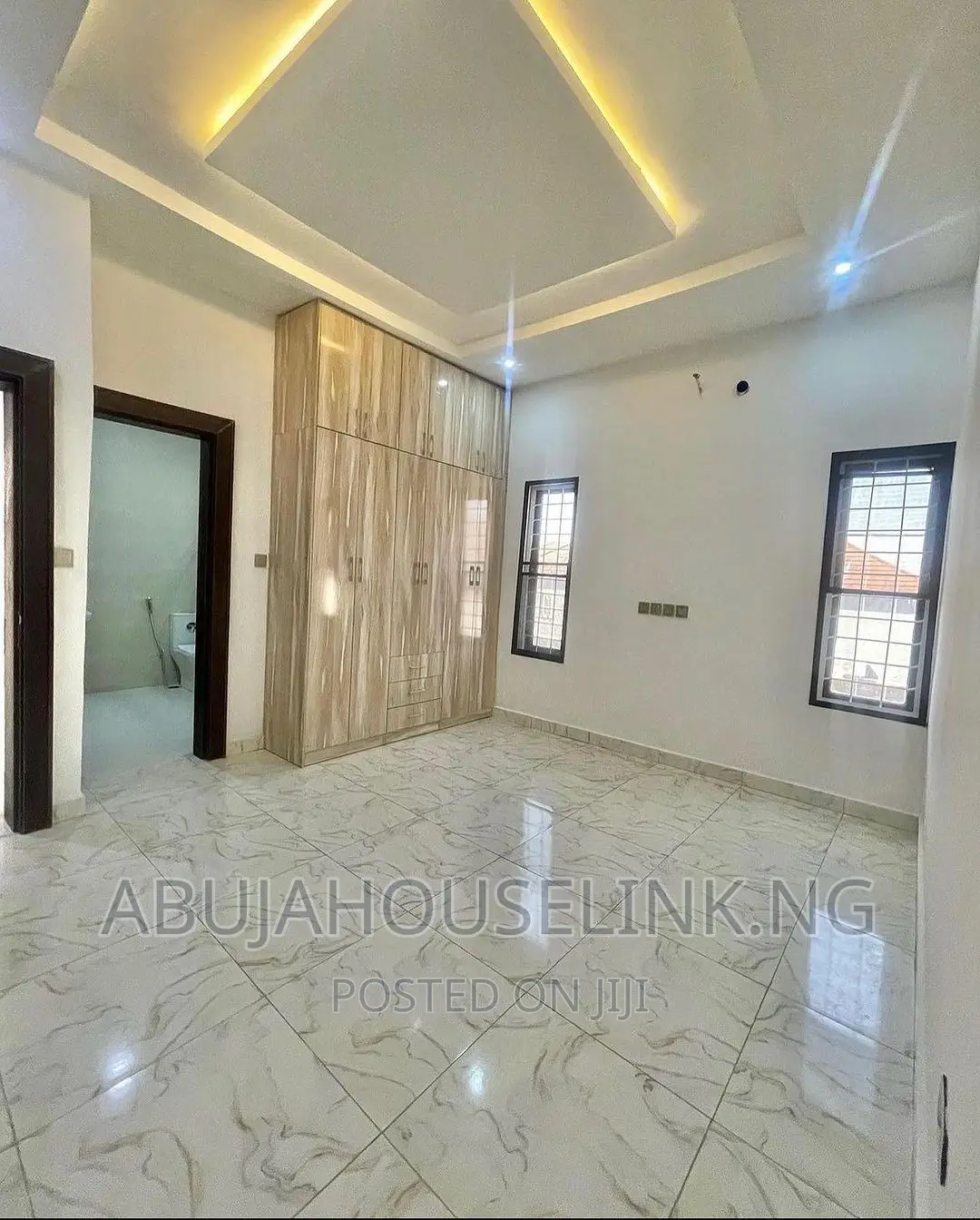 5bdrm Duplex in App Resettlement for sale in Apo Resettlement
