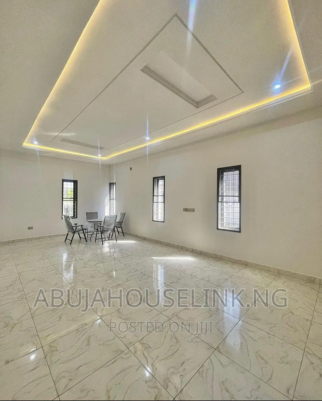 5bdrm Duplex in App Resettlement for sale in Apo Resettlement
