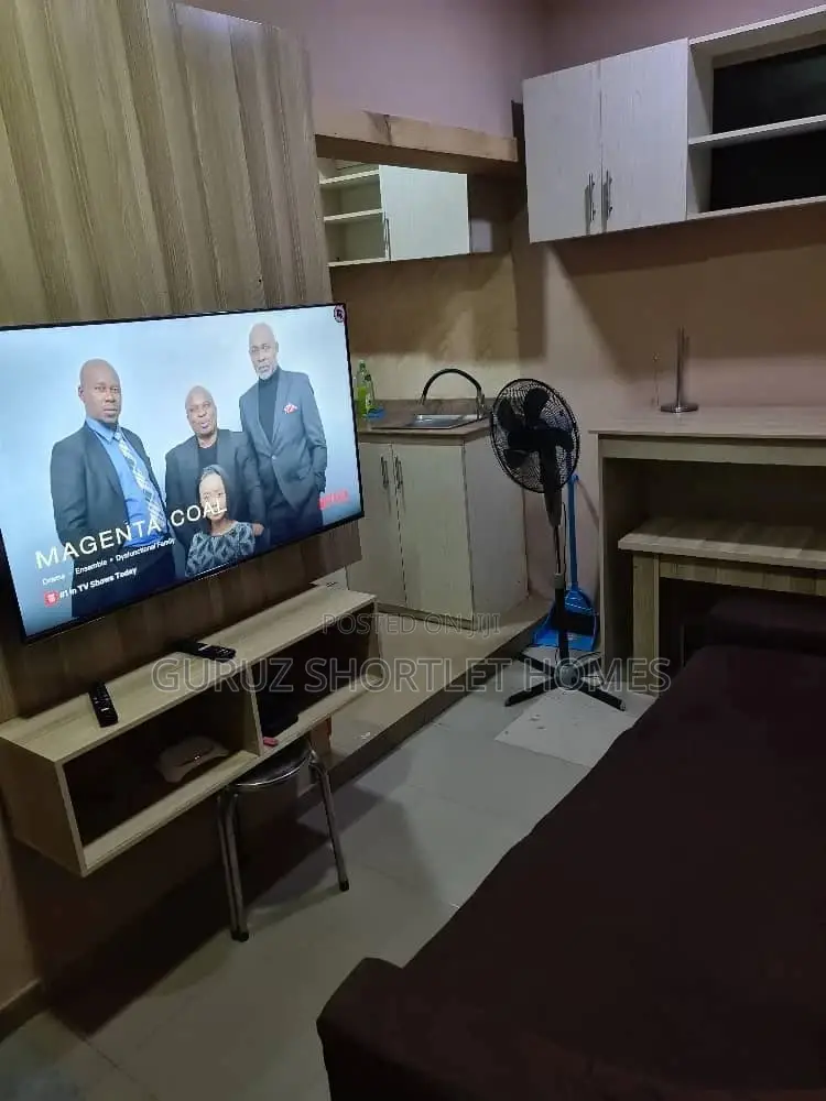 1 Bedroom Netflix Unlimited Wifi 60inch Android Tv in Adeniyi Jones