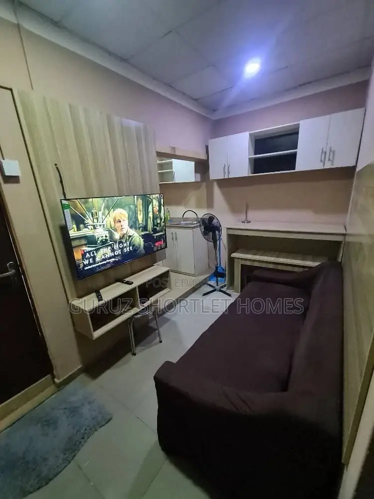 1 Bedroom Netflix Unlimited Wifi 60inch Android Tv in Adeniyi Jones