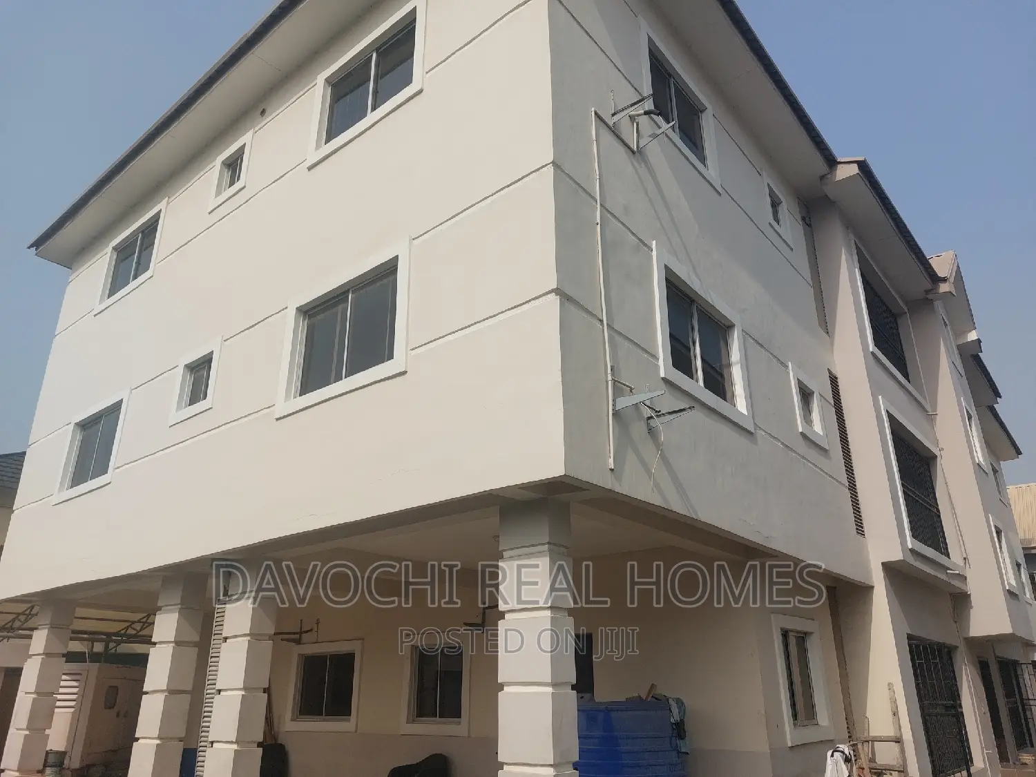 3bdrm Apartment in Ikota Villa Estate, Lekki for rent in Lekki