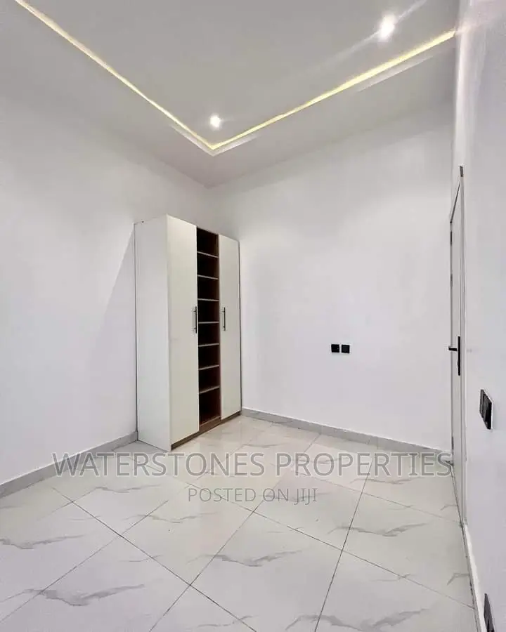 5bdrm Duplex in Nta Asaba, Oshimili South for sale in Oshimili South