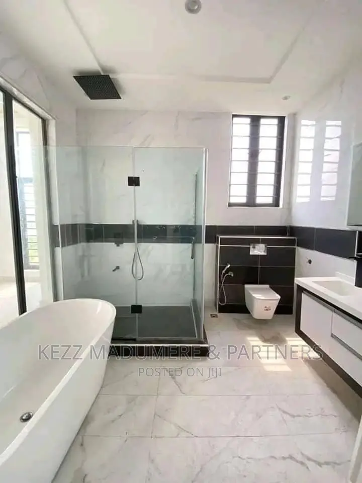 For Sale: Functional Hotel in Awka in Awka