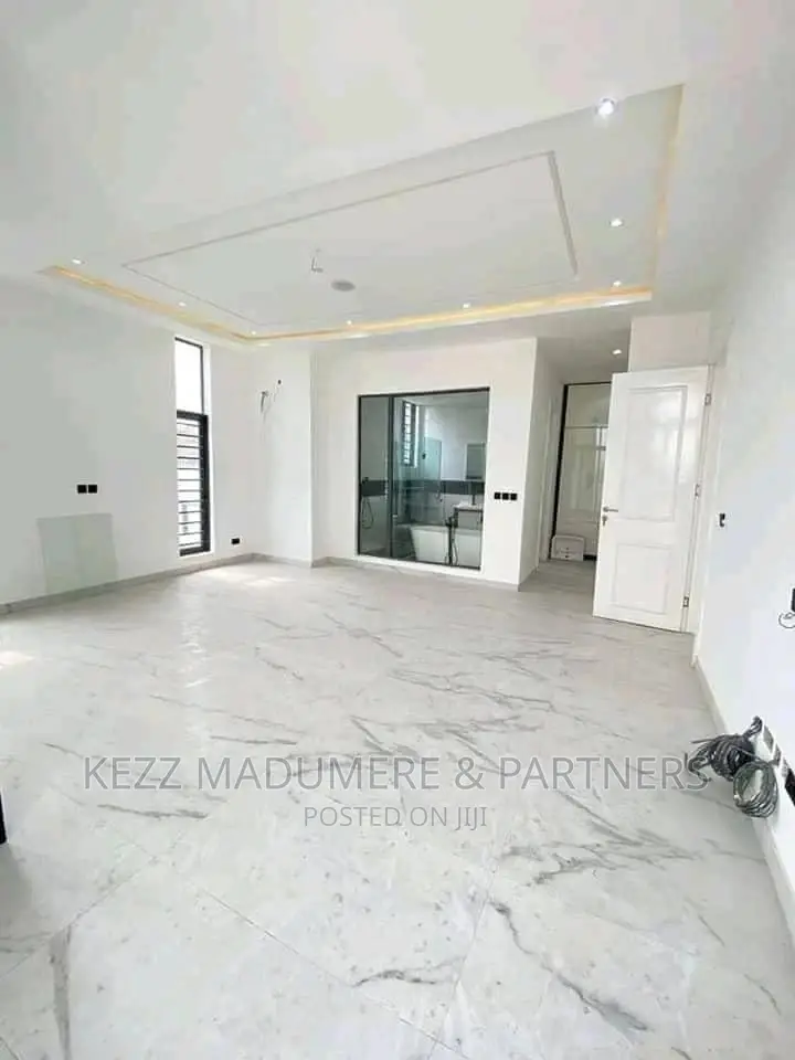 For Sale: Functional Hotel in Awka in Awka