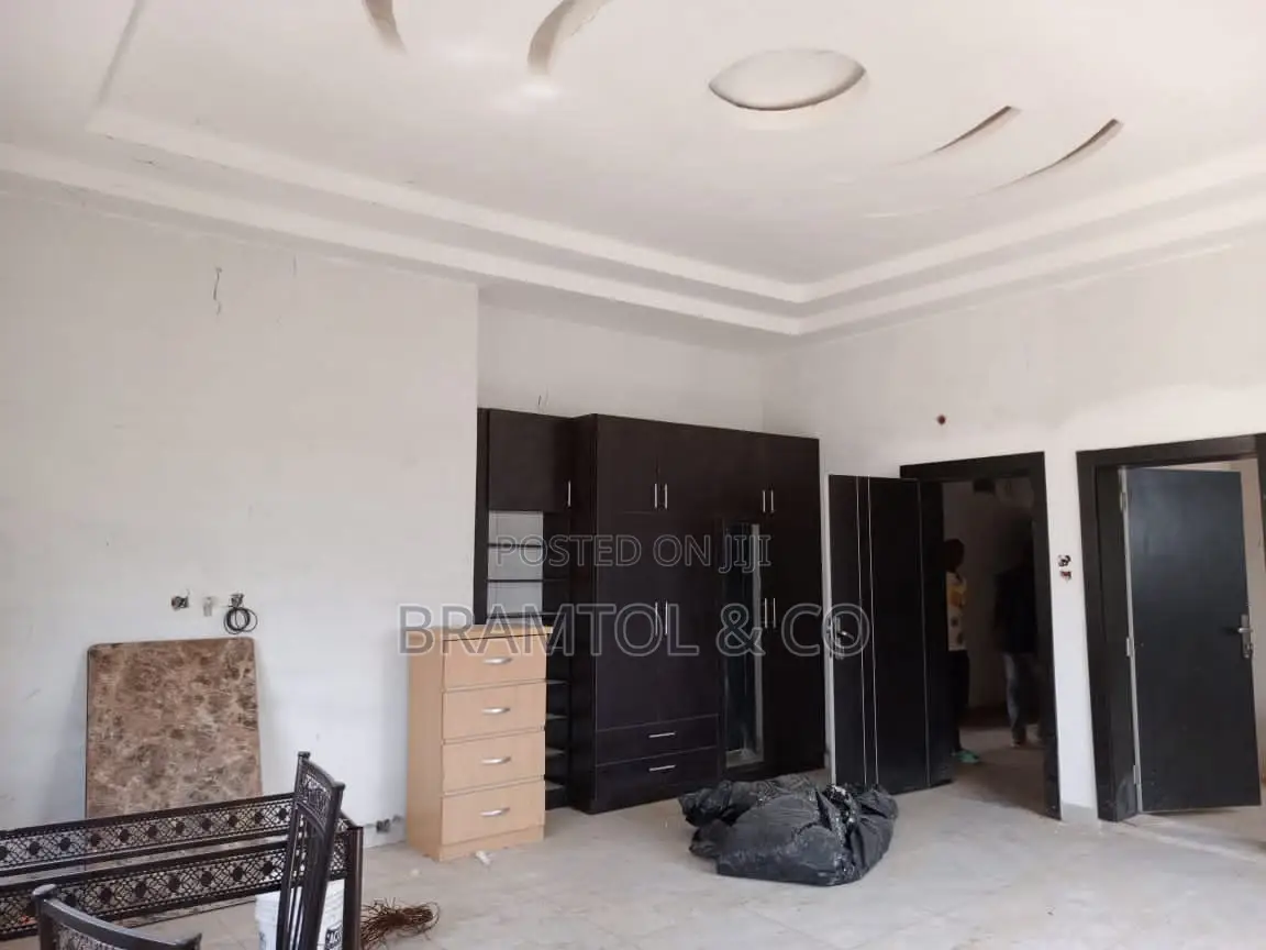 4bdrm Duplex in FHA for sale in FHA