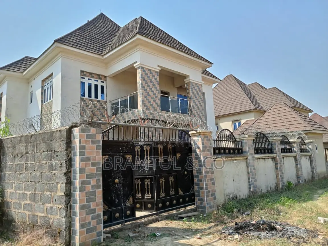 4bdrm Duplex in FHA for sale in FHA