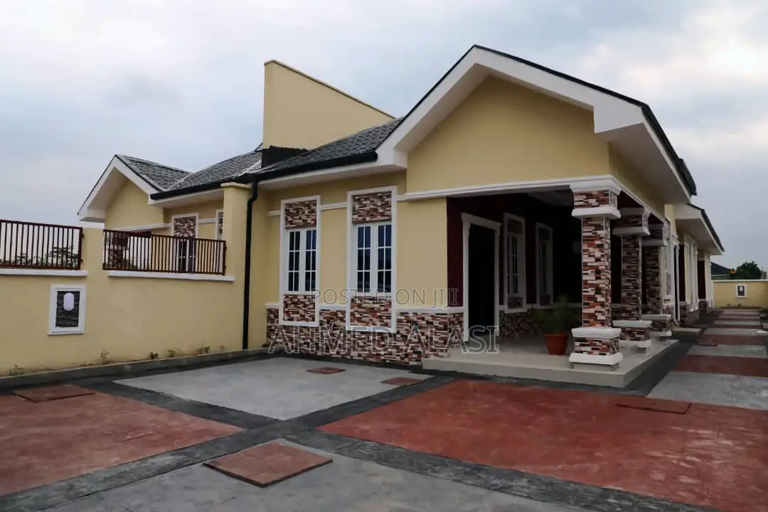 Furnished 3bdrm Bungalow in Adron City Of David., Pakuro for sale in Pakuro