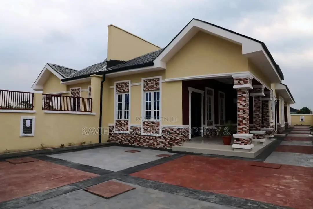 Furnished 3bdrm Bungalow in Adron City Of David., Pakuro for sale in Pakuro