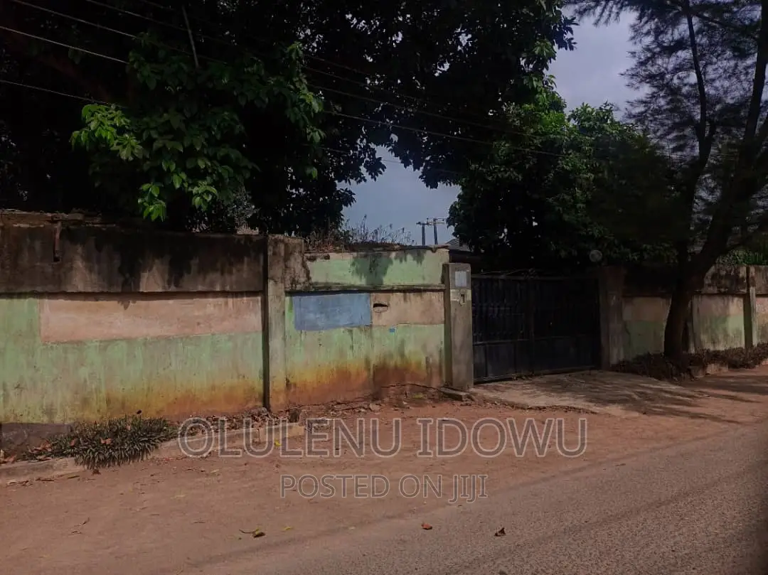 Furnished 3bdrm Bungalow in Adeniji Estate, Alimosho for sale in Alimosho