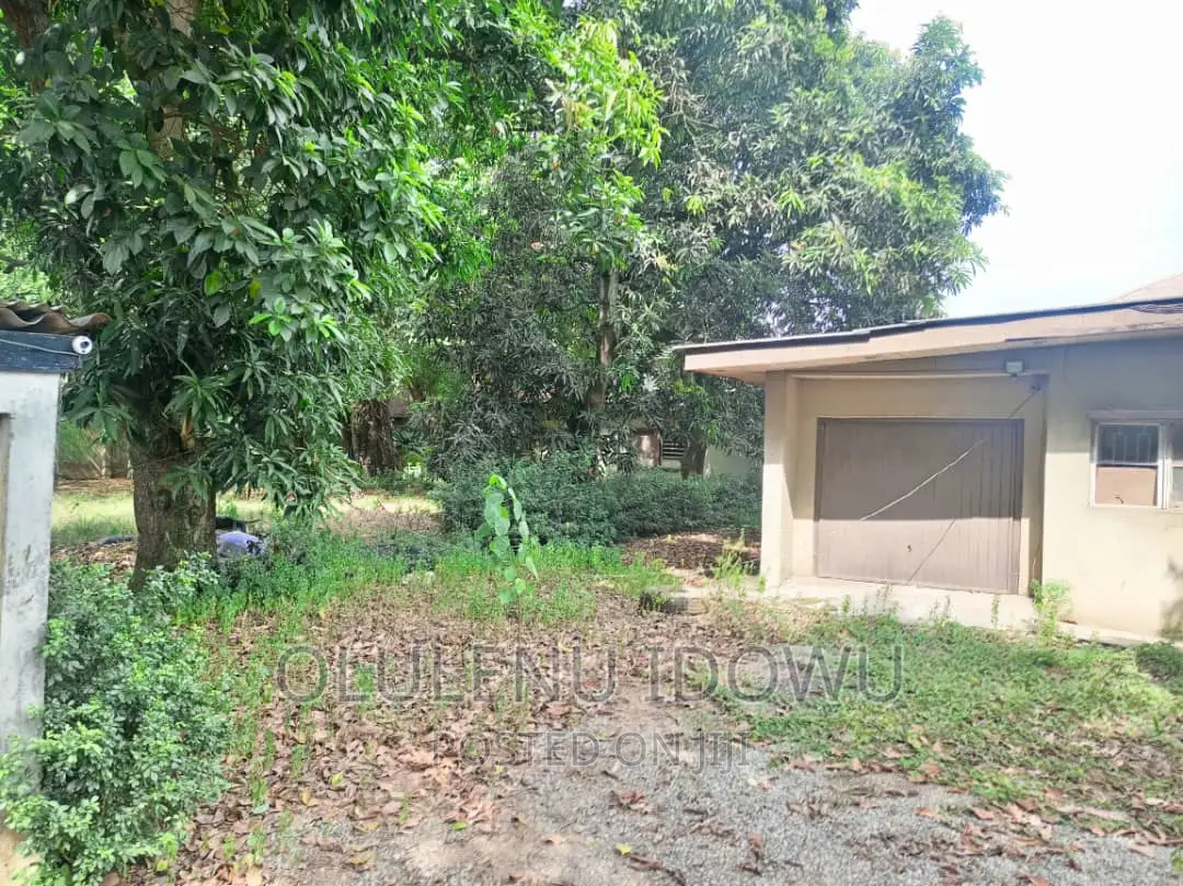 Furnished 3bdrm Bungalow in Adeniji Estate, Alimosho for sale in Alimosho