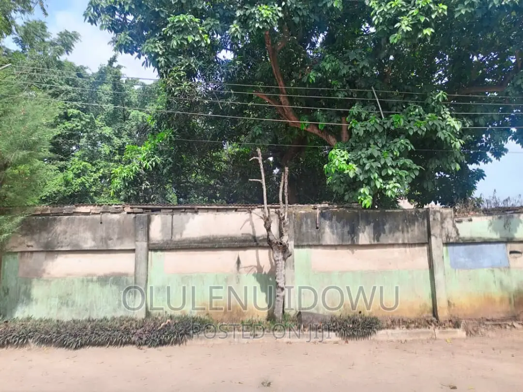 Furnished 3bdrm Bungalow in Adeniji Estate, Alimosho for sale in Alimosho