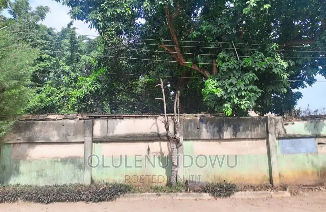 Furnished 3bdrm Bungalow in Adeniji Estate, Alimosho for sale in Alimosho