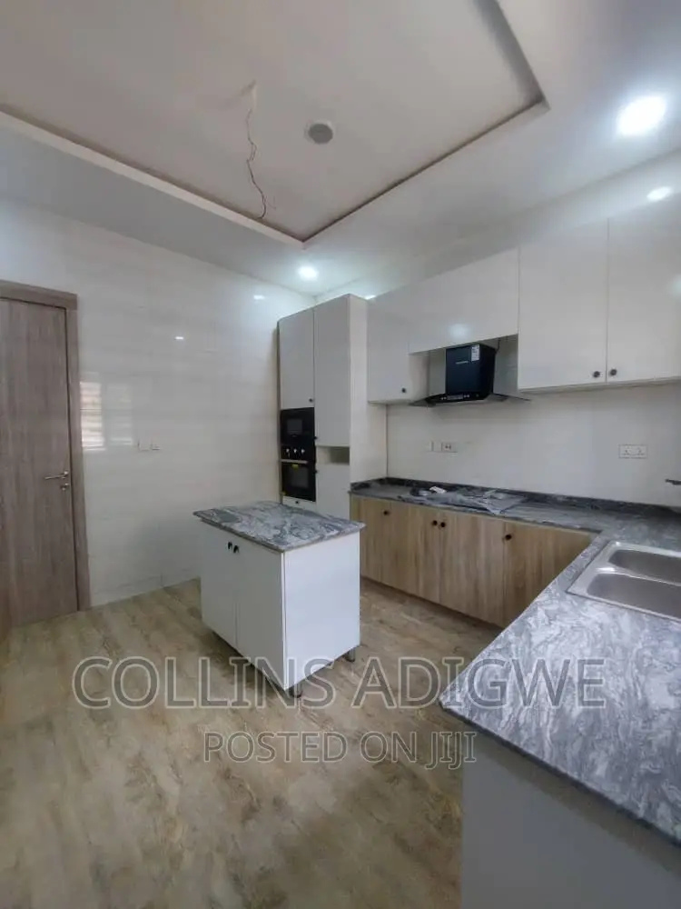 4bdrm Duplex in Vgc for sale in VGC / Ajah
