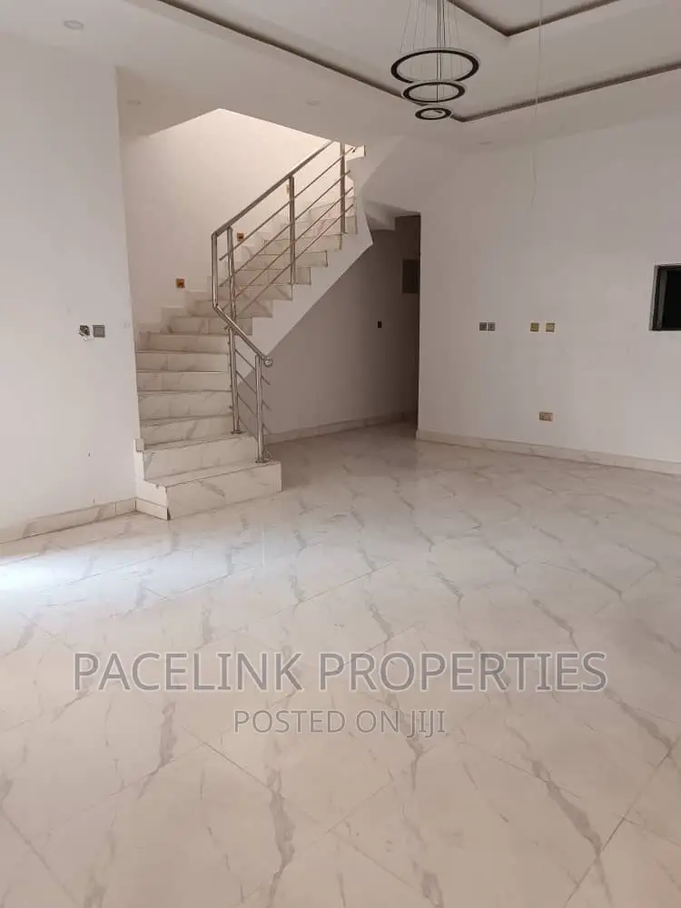 4bdrm Duplex in Ilaje / Lekki for sale in Ilaje / Lekki