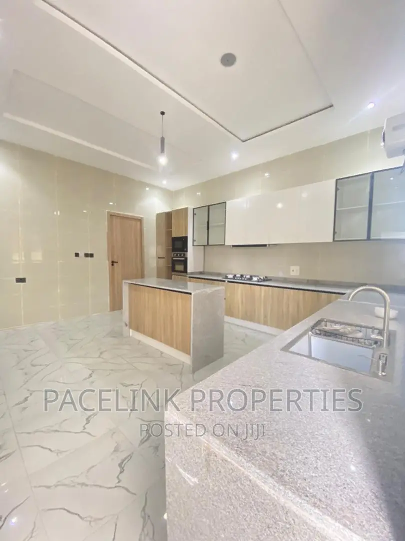 5bdrm Mansion in Chevron for sale in Chevron