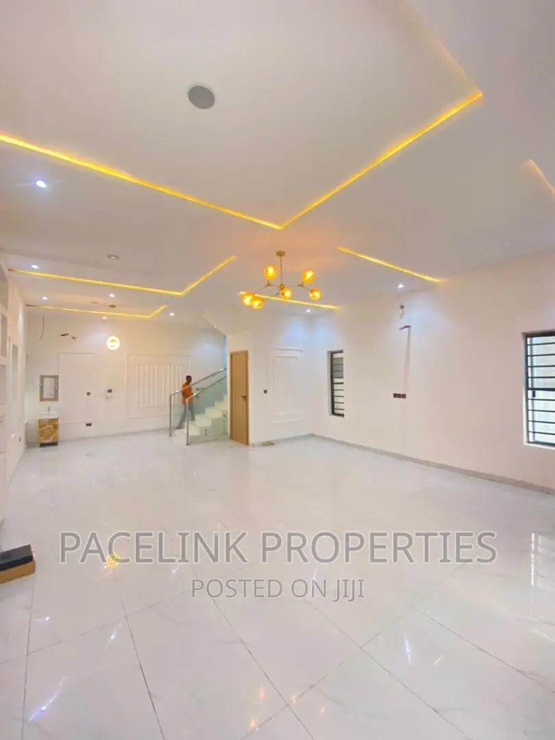 5bdrm Mansion in Chevron for sale in Chevron