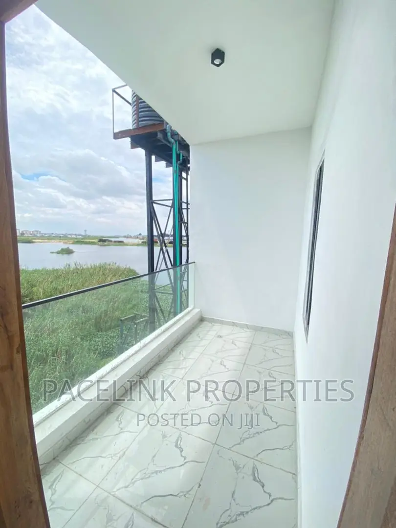 5bdrm Mansion in Chevron for sale in Chevron
