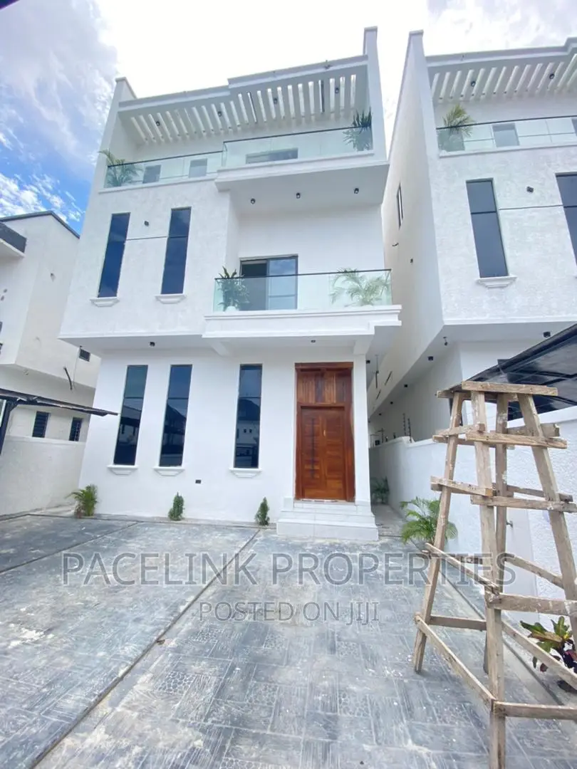 5bdrm Mansion in Chevron for sale in Chevron