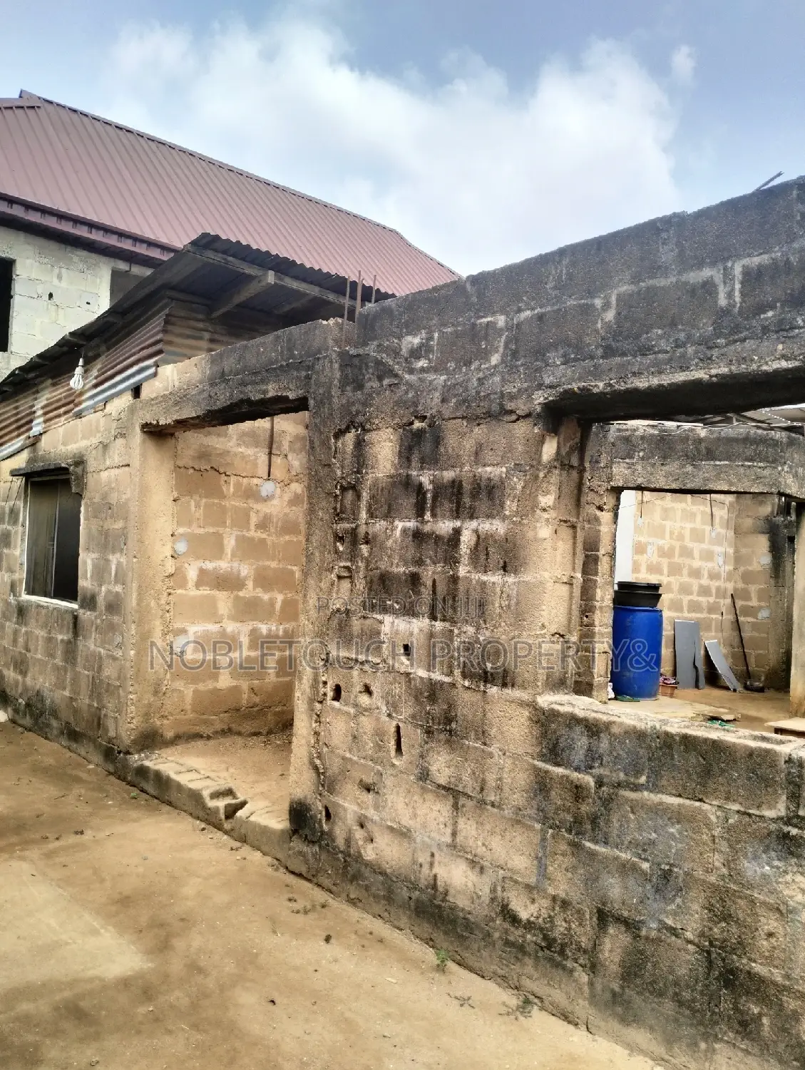 3bdrm Block of Flats in Governor Road Ikotun, Iseri Olofin for sale in Iseri Olofin