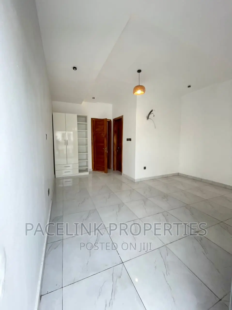 Furnished 5bdrm Mansion in Chevron for sale in Chevron